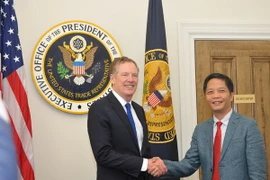 Bộ trưởng Bộ Công Thương Trần Tuấn Anh và Trưởng Đại diện thương mại Hoa Kỳ Robert Lighthizer. (Ảnh: Đoàn Hùng/Vietnam+)