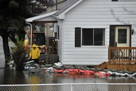 Cảnh ngập lụt sau những trận mưa lớn ở Gatineau, tỉnh Quebec. (Nguồn: THX/TTXVN)