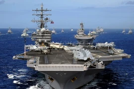 Tàu sân bay USS Ronald Reagan hoạt động trên biển. (Nguồn: EPA/TTXVN)