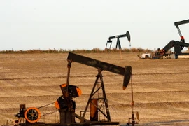 Khai thác dầu tại một giếng dầu ở Ponca City, Oklahoma, Mỹ. (Nguồn: EPA/TTXVN)