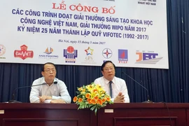 Ông Lê Xuân Thảo, Phó Chủ tịch thường trực VIFOTEC (phải) cho hay, năm 2017 cũng là năm kỷ niệm 25 năm thành lập tổ chức này. (Ảnh: T.H/Vietnam)