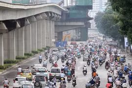 Khi các giải pháp mở rộng đường sá trở nên ít tác dụng, việc áp dụng công nghệ thông tin vào giao thông là cần thiết. (Ảnh: PV/Vietnam+)