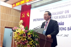 Bộ trưởng Trương Minh Tuấn nhấn mạnh, hạ tầng viễn thông công nghệ thông tin, hạ tầng băng rộng di động đóng một vai trò đặc biệt quan trọng trong cuộc cách mạng công nghiệp lần 4. (Ảnh: T.H/Vietnam+)