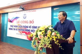 Ông Trương Minh Tuấn đã chỉ đạo các đơn vị cần có bản điện tử để phổ biến Sách trắng tới đông đảo người quan tâm. (Ảnh: T.H/Vietnam+)