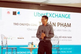 Ông Thuận Phạm, Tổng Giám đốc Công nghệ của Uber truyền lửa cho start-up Việt tại Hà Nội. (Ảnh: T.H/Vietnam+)