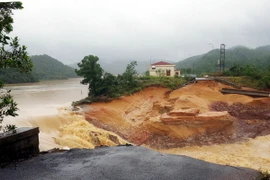 Khẩn trương khắc phục thiệt hại do sự cố vỡ đập Đầm Hà Động