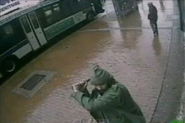 Bị bắn chết khi dùng rìu tấn công bốn cảnh sát ở New York