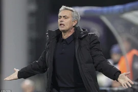 Jose Mourinho bất ngờ bảo vệ "tội đồ" sau trận hòa thất vọng