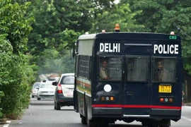 Người cha đốt bộ phận sinh dục của kẻ hãm hiếp con gái mình