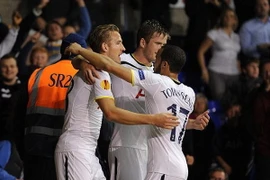 Kết quả: Tottenham có chiến thắng đầu tay, Serie A thụt lùi