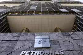 Petrobras bị kiện vì bê bối tham nhũng khiến cổ phiếu rớt giá
