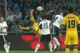 Cận cảnh pha kiến tạo và ghi bàn tuyệt đỉnh tại Europa League