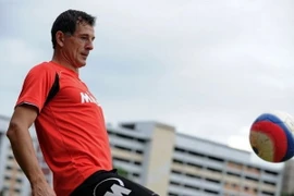 Huyền thoại bóng đá người Singapore Duric giã từ sự nghiệp