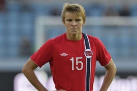 Mục tiêu M.U đang nhòm ngó đi vào lịch sử bóng đá châu Âu