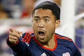 Cận cảnh Lee Nguyễn ghi bàn sau màn solo từ giữa sân