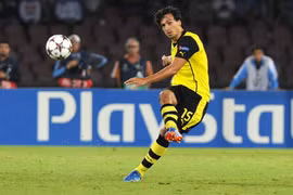 Chuyển nhượng tối 26/12: M.U có Hummels, Bale giá "trên trời"?