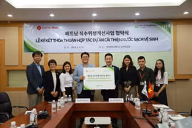 Đại diện LOTTE Mart và GNI tại lễ ký kết. (Nguồn: Lotte)