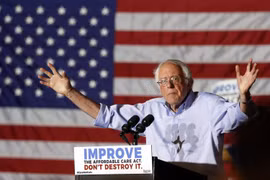 Thượng Nghị sỹ Mỹ Bernie Sanders phát biểu trước những người ủng hộ tại một sự kiện ở Covington, Kentucky. (Nguồn: AFP/TTXVN)