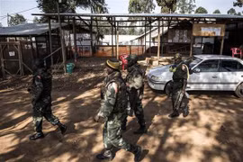 Binh sỹ tuần tra ở Butembo, Cộng hòa dân chủ Congo. (Nguồn: AFP/TTXVN)