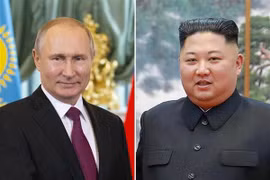 Tổng thống Nga Vladimir Putin (trái) và nhà lãnh đạo Triều Tiên Kim Jong-un. (Nguồn: AFP/TTXVN)