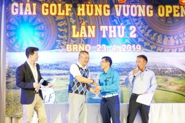 Lễ trao giải cho các vận động viên. (Ảnh: Hồng Kỳ/Vietnam+)