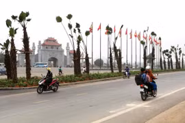 Khu vực trước cổng chính của khu dic tích được cải tạo, trồng thêm nhiều cây xanh. (Ảnh: Trung Kiên/ TTXVN)
