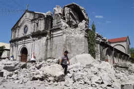 Một nhà thờ bị hư hại trong trận động đất tại thị trấn Porac, tỉnh Pampanga, Philippines. (Nguồn: AFP/TTXVN)