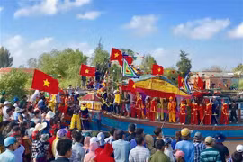 Một màn rước trong hội Nghinh Ông Hòa Bình, Bạc Liêu. (Ảnh: Nhật Bình/TTXVN)
