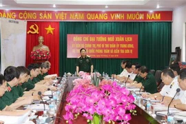 Đại tướng Ngô Xuân Lịch, Ủy viên Bộ Chính trị, Phó Bí thư Quân ủy Trung ương, Bộ trưởng Bộ Quốc phòng phát biểu chỉ đạo tại buổi làm việc. (Ảnh: Tiên Minh/TTXVN)