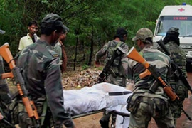 12 người thuộc lực lượng CRPF đã thiệt mạng sau vụ phục kích. (Nguồn: Indian Express)