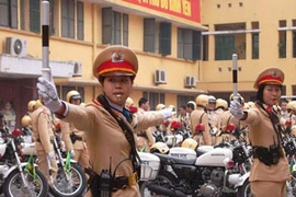 Từ 3/1, lực lượng nữ CSGT sẽ xuống phố điều tiết giao thông (Ảnh: Sơn Bách/Vietnam+)