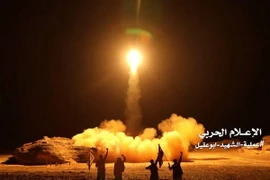 Vụ phóng tên lửa đạn đạo do phiến quân Houthi ở Yemen tiến hành nhằm vào Saudi Arabia ngày 25/3. (Nguồn: Reuters/TTXVN)