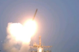 Tên lửa hành trình Tomahawk của hải quân Mỹ được phóng từ tàu khu trục USS Bunker Hill tháng 3/2003. (Nguồn: AFP/TTXVN)