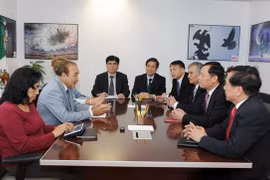 Đồng chí Phạm Văn Linh (thứ 2 bên phải) tại buổi làm việc với Tổng Giám đốc hãng Thông tấn Quốc gia Mexico, Alejandro Ramos Esquivel. (Ảnh: Lưu Việt Hùng/TTXVN)