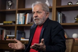 Cựu Tổng thống Brazil Lula da Silva trả lời báo giới tại Sao Paulo ngày 1/3. (Nguồn: AFP/TTXVN)