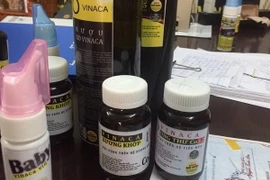 Các loại thuốc hỗ trợ điều trị ung thư làm từ than tre của Công ty TNHH Vinaca đóng tại phường Bình Đa, thành phố Biên Hòa. (Ảnh: Lê Xuâ/TTXVN)