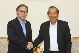 Phó Thủ tướng Thường trực Chính phủ Trương Hòa Bình tiếp Ngài Pang Kin Ki-oong, Thứ trưởng Thường trực Bộ Nội vụ Singapore. (Ảnh: Doãn Tấn/TTXVN)