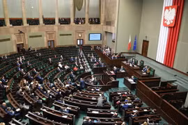 Ngoại trưởng Ba Lan Jacek Czaputowicz (phải) phát biểu tại phiên họp Hạ viện ở Warsaw ngày 21/3. (Nguồn: AFP/TTXVN)