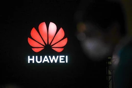 Biểu tượng Huawei tại một hội nghị thường niên ở Thượng Hải, Trung Quốc ngày 23/9. (Ảnh: AFP/TTXVN)