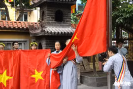 Lễ thượng cờ Tổ quốc tại Trung ương Giáo hội Phật giáo Việt Nam. (Nguồn: Báo Tuổi trẻ)