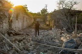 Cảnh đổ nát do xung đột giữa lực lượng Armenia với binh sỹ Azerbaijan ở khu vực tranh chấp Nagorno-Karabakh. (Ảnh: DPA/TTXVN)