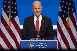 Ông Joe Biden phát biểu sau cuộc họp với các Thống đốc bang lưỡng đảng tại Wilmington, bang Delaware. (Ảnh: AFP/TTXVN)