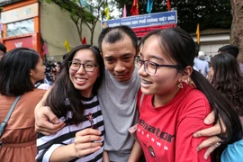 Sau 120 phút làm bài thi, thí sinh tại Hà Nội đã hoàn thành môn thi đầu tiên - môn Ngữ Văn. (Ảnh: Minh Sơn/Vietnam+)