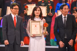 Tác giả Cao Thùy Giang thuộc Báo Điện tử VietnamPlus - Thông tấn xã Việt Nam nhận được giải khuyến khích với tác phẩm 'Chuyện người lính hiến tạng cứu 6 người: Đằng sau cuộc ly biệt'. Đây cũng là năm thứ ba liên tiếp, Báo Điện tử VietnamPlus dành được giả