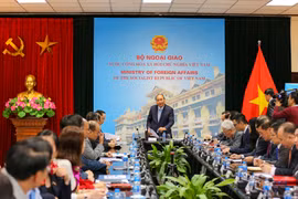 Thủ tướng Nguyễn Xuân Phúc đã có buổi làm việc, kiểm tra và chỉ đạo công tác của Bộ Ngoại giao trước thềm Hội nghị thượng đỉnh Hoa Kỳ-Triều Tiên lần 2. (Ảnh: Minh Sơn/Vietnam+)