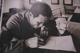 [Mega Story] Mùa xuân 1979: Kể chuyện chiến tuyến bằng hình ảnh