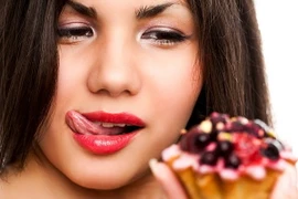 Phát minh loại áo nịt ngực kiểm soát cơn thèm ăn