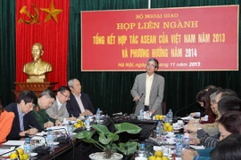 Thứ trưởng Bộ Ngoại giao Phạm Quang Vinh phát biểu tại cuộc họp. (Ảnh: An Đăng/TTXVN)