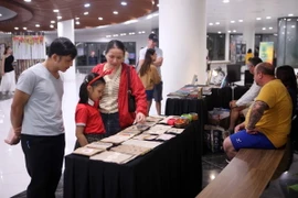 Người dân Đà Nẵng tham gia các hoạt động trải nghiệm tại ngày hội . (Ảnh: Trần Lê Lâm/TTXVN)