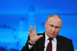 Tổng thống Nga Vladimir Putin phát biểu tại cuộc họp báo cuối năm ở Moskva. (Ảnh: AFP/TTXVN)